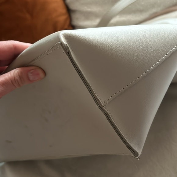 Beige / Tan Bucket Hand Bag or Tote - Picture 14 of 16